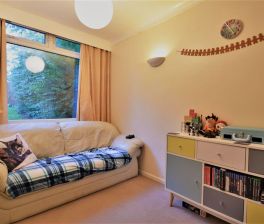 3 bedroom House in Queenswood Gardens, Leeds - Photo 5