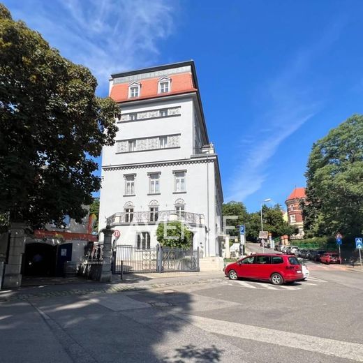 AVENUE |EXKLUZÍVNY PODKROVNÝ 4-IZBOVÝ BYT, 118 m² – HLBOKÁ RESIDENCE, STARÉ MESTO - Photo 1