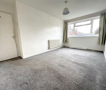 2 bedroom maisonette to rent - Photo 4