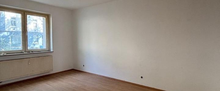 Großzügige 5-Raum-Wohnung mit Balkon & neuer Einbauküche in Halberstadt - Foto 1