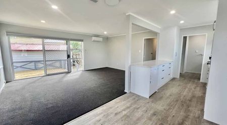 Modern Family Home - Photo 2