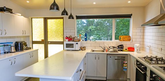 Fully Furnished Room + Unlimited Wi-Fi – Available Now! - Photo 2