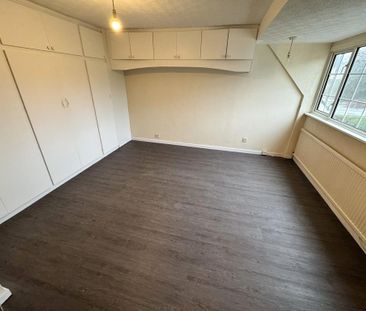 4 bedroom link detached house to rent - Photo 5