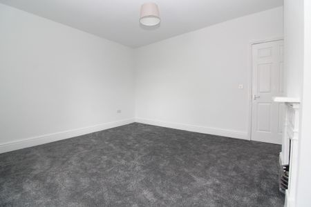 2 Bedroom Mid Terraced House - Photo 5