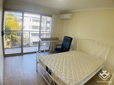 Air Conditioned Furnished Two Bedroom Two Bathroom Apartment Living in Garden City - Photo 3