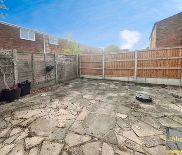 Elmgreen, Basildon - Photo 1