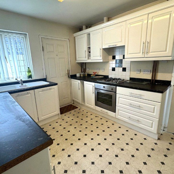 Sycamore Road, Farnborough, Hampshire, GU14 - Photo 1