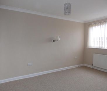 3 bedroom detached house to rent - Photo 3