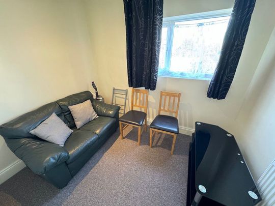 THREE DOUBLE BEDROOM STUDENT-P07604 - Photo 1