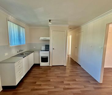 Single level home with 3 bedrooms - Photo 3