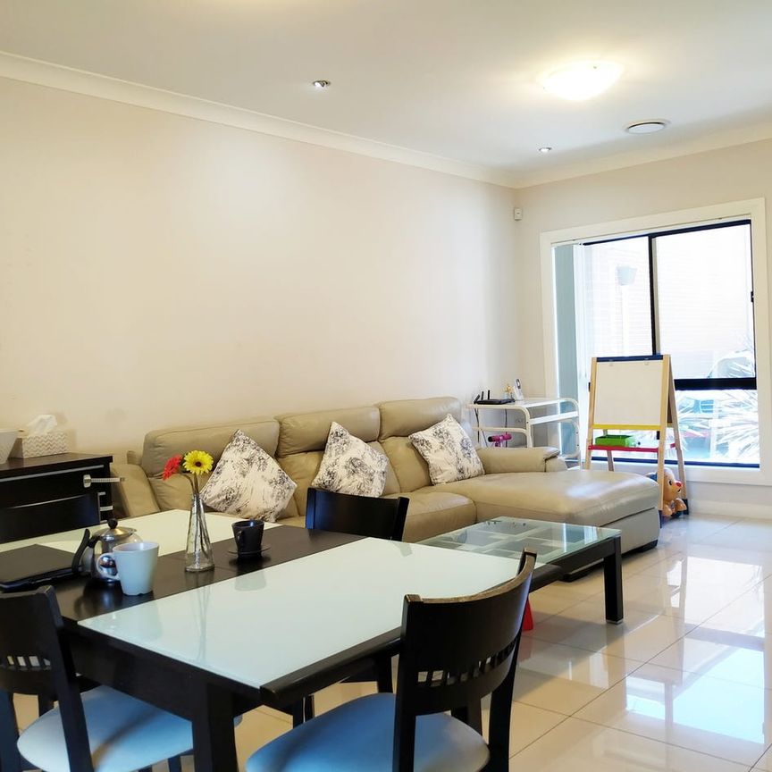 Modern 4-Bedroom Townhouse in Prime Blacktown Location - Photo 1