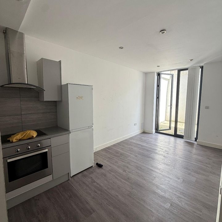 Studio Flat, London, NW11 - Photo 1