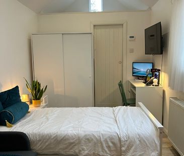 Studio Flat, Endersleigh Gardens, NW4 - Photo 1