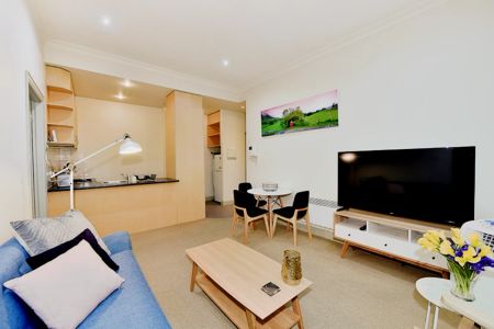 Cool 1-bedroom apartment near Flagstaff train station - Photo 3