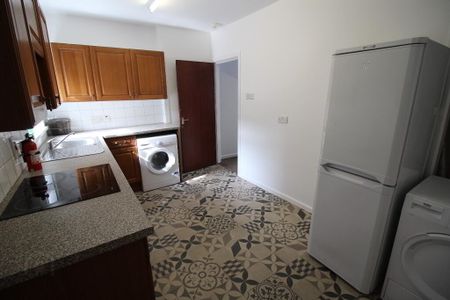 8 Bloomfield Crescent, Belfast, BT5 5AT - Photo 4