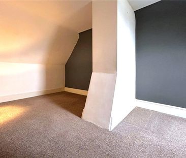 Newnham Road, Hook, Hampshire, RG27 - Photo 4