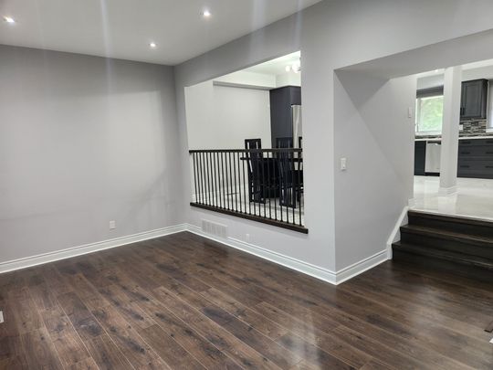 For Lease - 7 Poplar Crescent, Aurora, Ontario - Photo 1