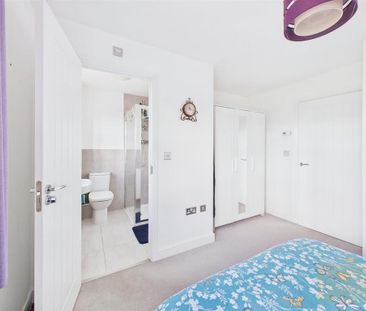 3 bedroom semi-detached house to rent - Photo 5