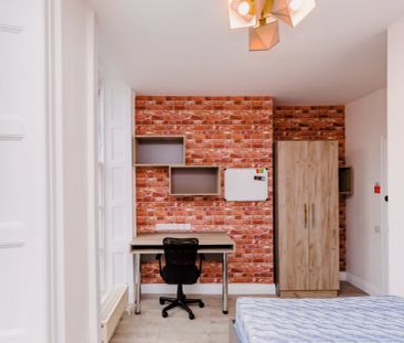 Flat 2-Bedroom C - Photo 4