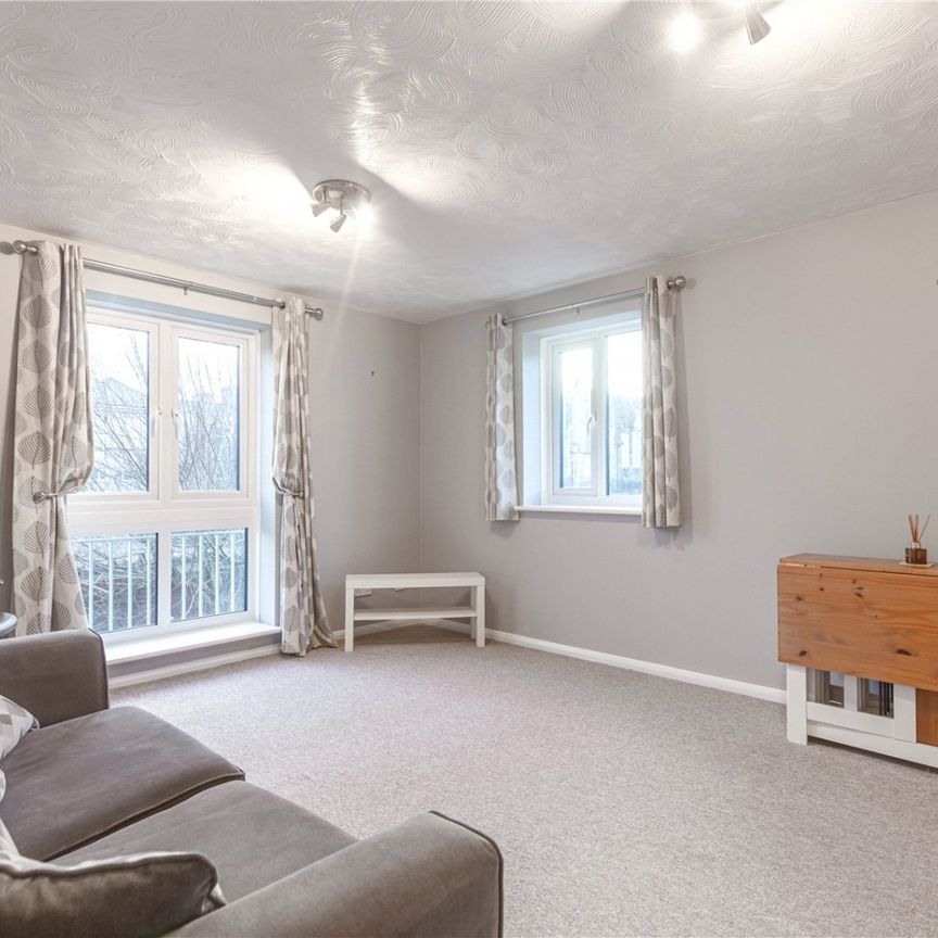 Crates Close, - Photo 1