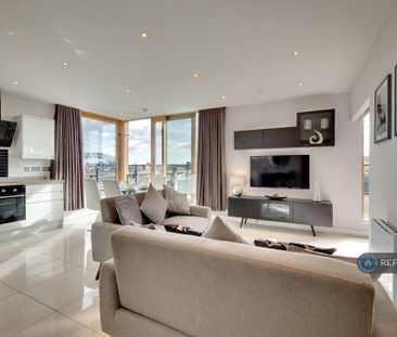 2 bedroom penthouse to rent - Photo 1