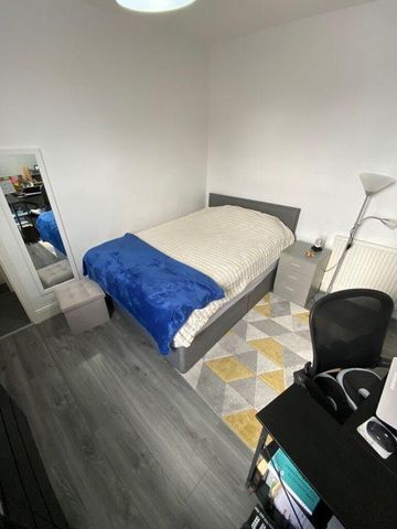 4 bedroom terraced house to rent - Photo 3