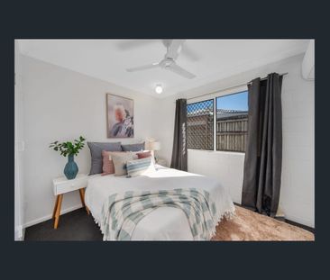 Lovely Family Home on Leila Avenue! - Photo 2