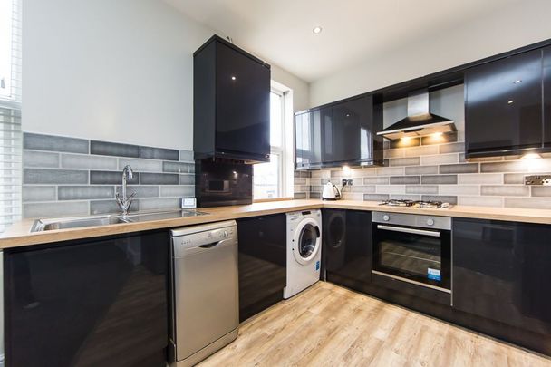 B Inglewood Terrace, Leeds - Photo 1