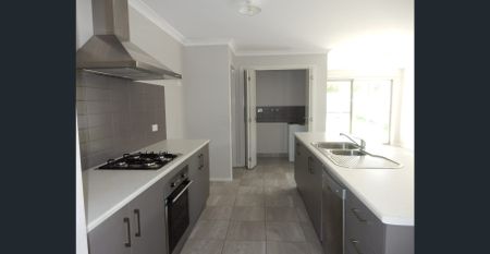 Modern Townhouse in a quiet location! - Photo 3