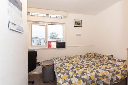 4 bedroom flat to rent - Photo 4