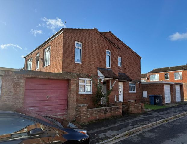 3 bedroom semi-detached house to rent - Photo 1