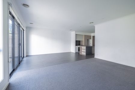 10 Main Road, Clayton VIC 3168 - Townhouse For Rent | Domain - Photo 2