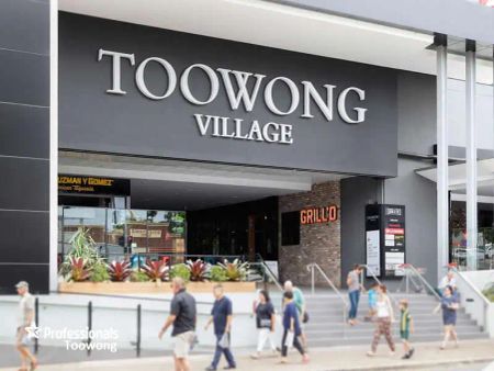 “SPACIOUS 2 BEDROOM UNIT WITH STUNNING RIVER AND CITY VIEWS” - Photo 2