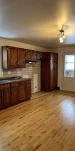 5 1/2 très lumineux quartier Saint-Sauveur - Photo 3