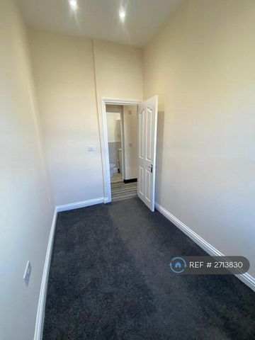 3 bedroom end of terrace house to rent - Photo 4