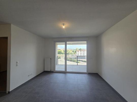 Location Appartement 2 pièces 38m² THONON LES BAINS 74200 - Photo 1