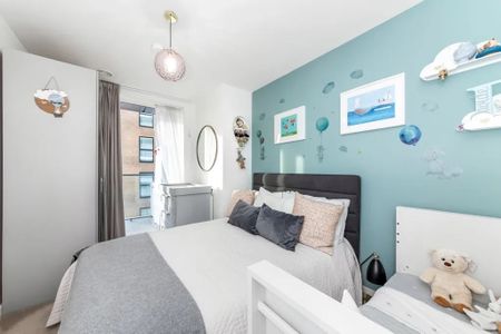 3 Bed Flat, Iverson Point, SE10 - Photo 3