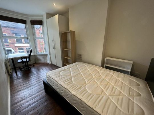7 Bed Semi-Detached House, Derby Grove, NG7 - Photo 1