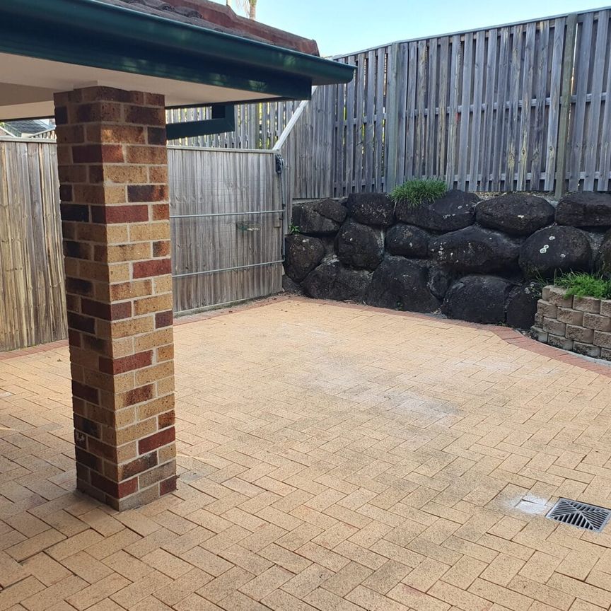 3 Bedroom, 2.5 Bathroom Townhouse in Helensvale - Photo 1