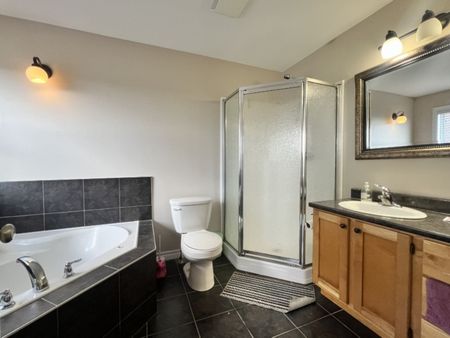 148 Transom Drive | BEAUTIFUL, SPACIOUS 3 BED 2.5 BATH TOWNHOUSE | AVAILABLE JUNE 1ST - Photo 3