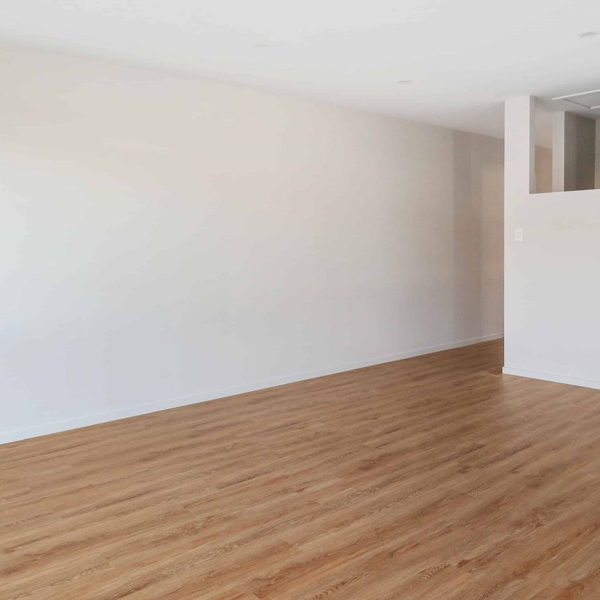 Three bedroom beauty! - Photo 1