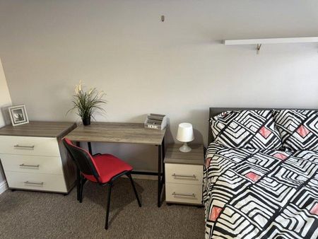 1 bedroom in a house share to rent - Photo 4