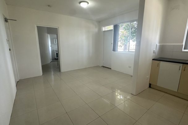FRESHLY PAINTED 1 BEDROOM UNIT - Photo 1