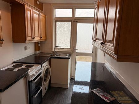 3 bedroom terraced house to rent - Photo 2