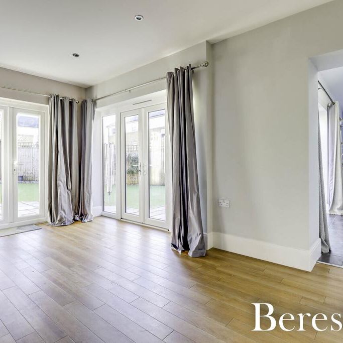 3 bedroom end of terrace house to rent - Photo 1