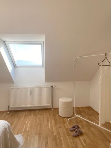 2-Zimmer-Wohnung im 3 Stock ohne Lift. Bad mit (Badewanne und Fenster) und WC sind in einem Raum untergebracht . - Foto 5