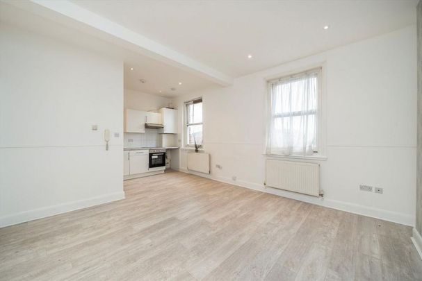 3 bedroom flat to rent - Photo 1