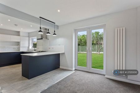 3 bedroom semi-detached house to rent - Photo 5