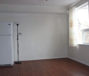 For Lease - 1483 Eglinton Avenue Unit# Apt 2, Toronto, Ontario - Photo 5