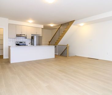 For Lease - 1989 Matteer Court Unit# 30, Innisfil, Ontario - Photo 2